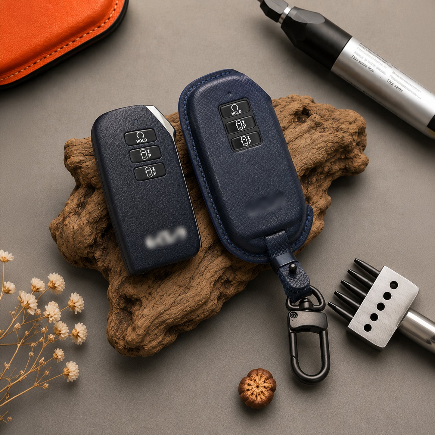 Handmade Leather Key Fob Cover For Forte, K5, Niro, Seltos, Sorento, Soul, Sportage Telluride, Cerato, EV6,EV3, EV9)